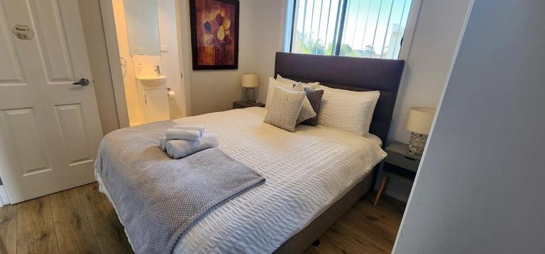 2BR Wollongong Home 5 mins walk to Hospital & Train Station with Free Parking and Fast Wi-Fi - B&B Wollongong
