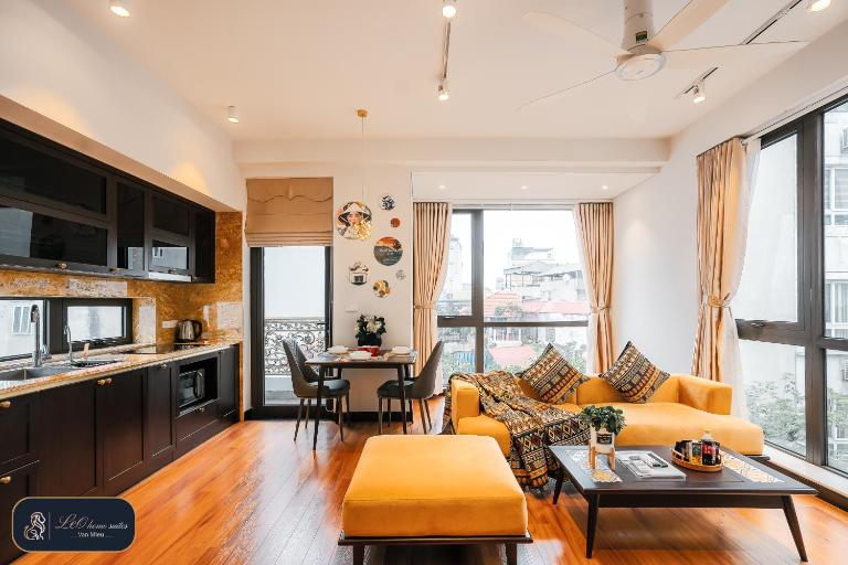 High-ser Apartment -2BR - NiceView - Parking - Spacious - In center - Bed and Breakfast Hanoi