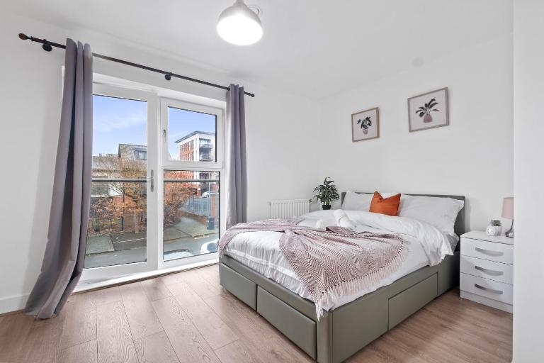 Comfy Home-Windrush Grove - Bed and Breakfast Birmingham