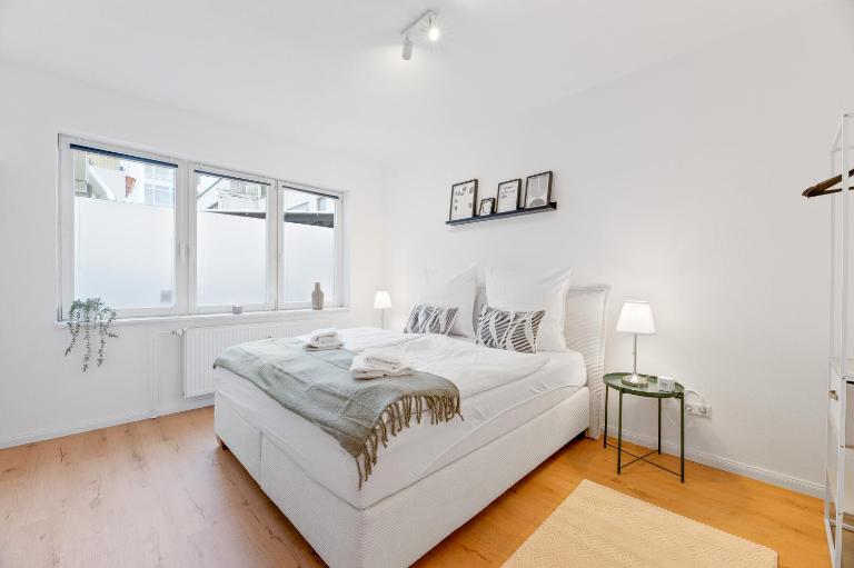 Zentrale Lage, Spülmaschine, Kingsize Bett, Netflix - Chambres d'hôtes Pforzheim