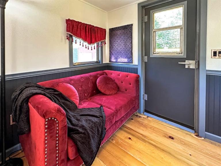 Paw Railway Getaway - B&B Port Angeles