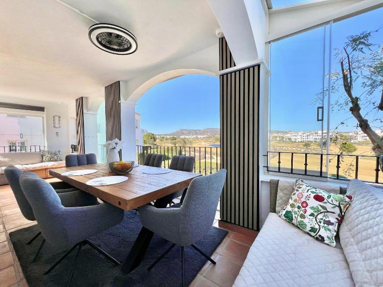 Stunning front line apartment with golf and mountains view - Bed and Breakfast Sucina