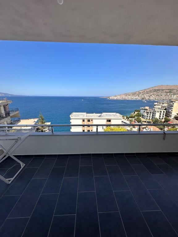 INFINITY BLUE APARTMENT - Sea View - Free Parking - 2 Bedrooms - Chambres d'hôtes Saranda