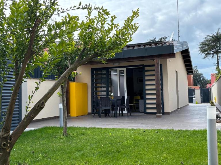 Villino Ancillotto with garden and parking motorcycle space - B&B Roma