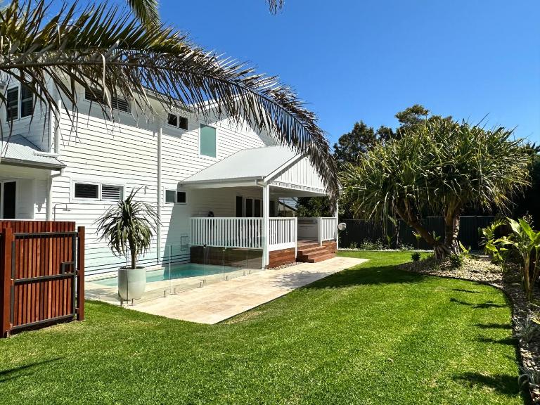 Unwind Guesthouse - B&B Byron Bay