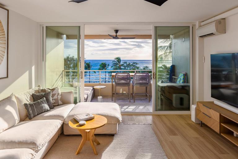 Luxury condo 180 Ocean Views Steps to Beach - Bed and Breakfast Kīhei