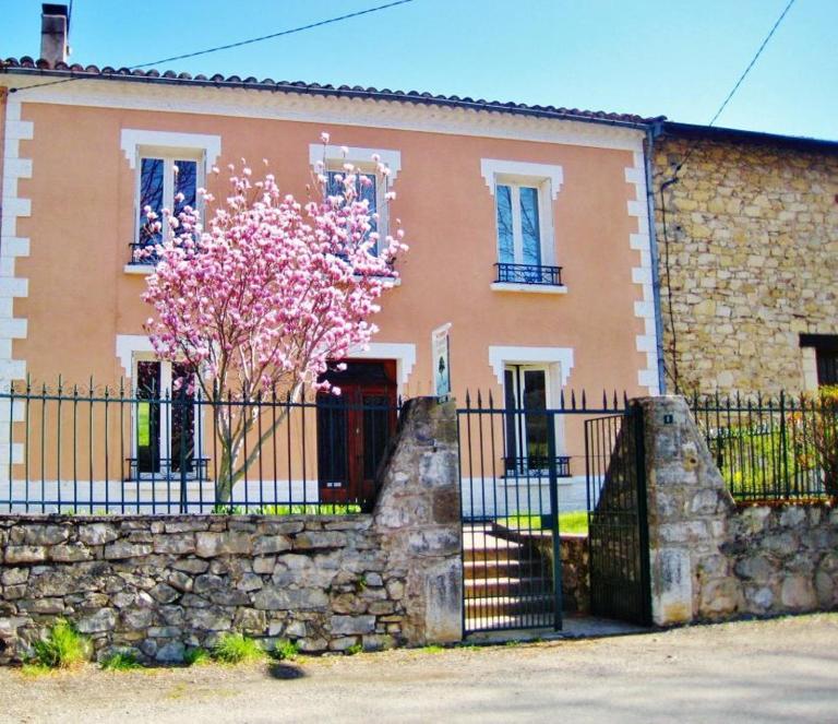 Au Petit Verger - Bed and Breakfast Puivert