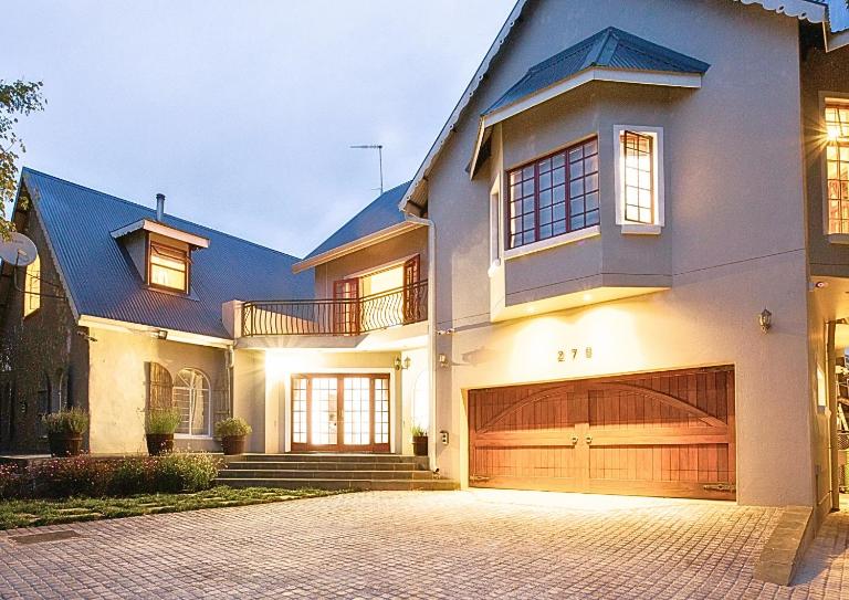The Browns' Luxury Suites & Cottage - Bed and Breakfast Dullstroom