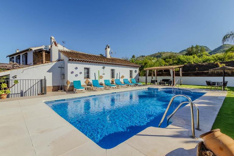 Casa Arenal cortijo con piscina privada 14 pers - Chambres d'hôtes Málaga