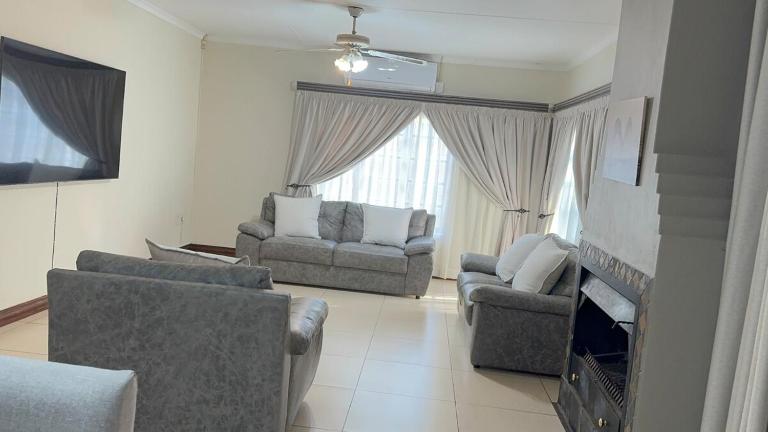 Home 11 Strydom - Ferienwohnung Mbombela