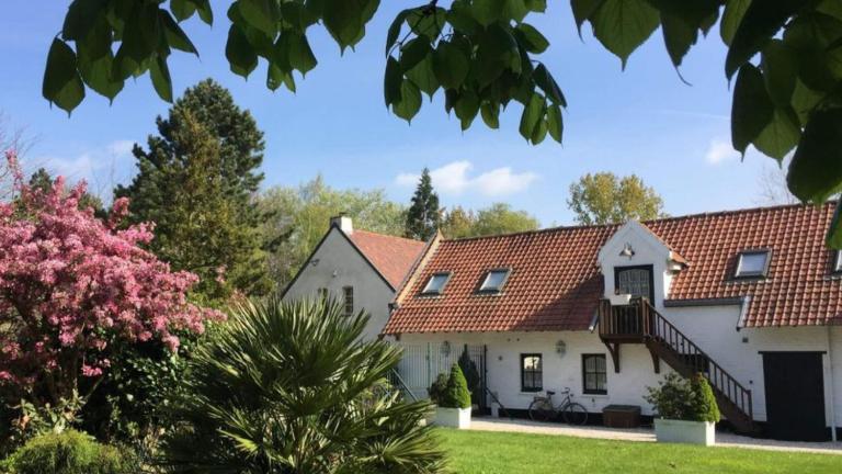Gîte LES GRANDS ARBRES - B&B Merville