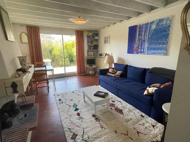 Cottage with Garden 5mn Beach - Chambres d'hôtes Cabourg