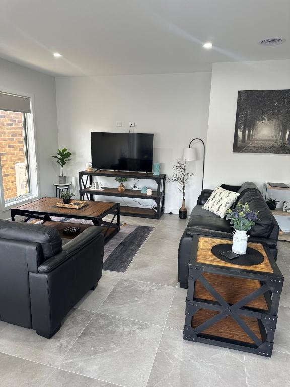 Lbarza New Exec 3BR Townhouse walk to shopping centre - B&B Keely