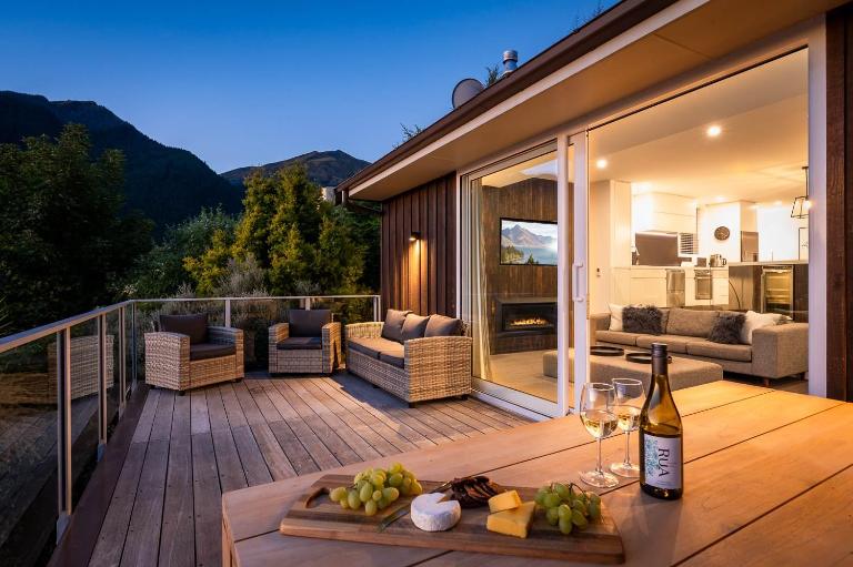 Villa Habeke- Lake Views- Gas Fire- AC- BBQ - Ferienwohnung Queenstown