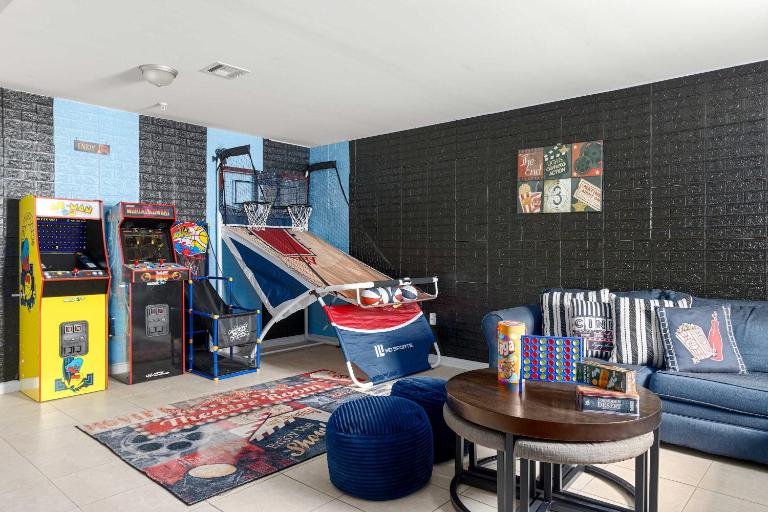 Newark Gem Ruby 3BR, 3BA - Sleeps 14 - Walk to Prudential Center and Newark Penn Station, Near EWR and American Dream Mall, includes Parking - WiFi - Laundry - Backyard - Gym - B&B Newark