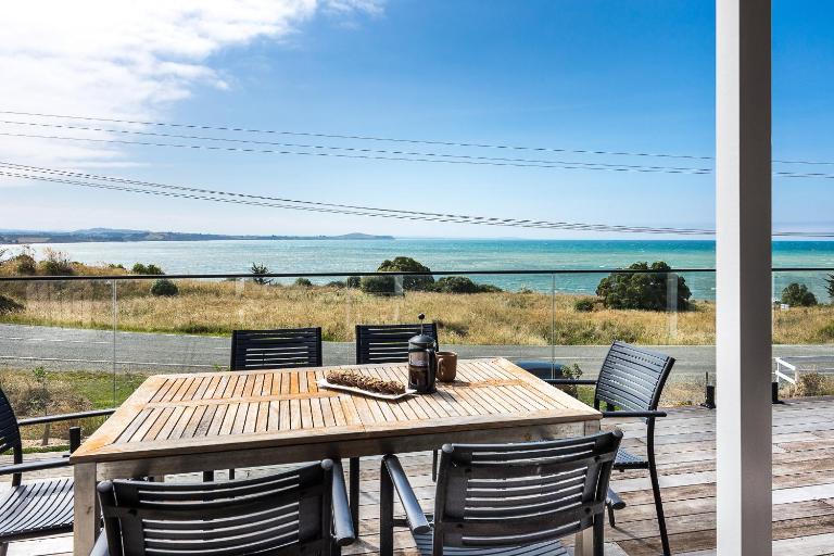 Moeraki Beachfront - Sea Views & Boat Parking - B&B Moeraki