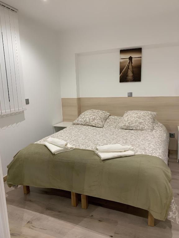 Studio 1-2 pers - Aéroport CDG , Paris, Parc Expo Villepinte - A L'Ombre du Pin "10" - Bed and Breakfast Le Pin
