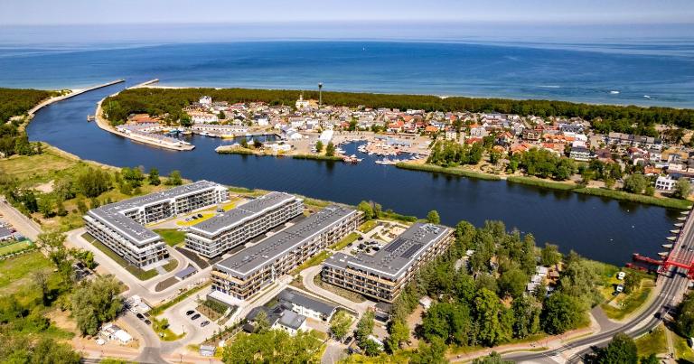 Apartament DZIWNA RIVER z frontowym widokiem na rzekę i basenem Dziwnów EPapartamenty - B&B Dziwnów