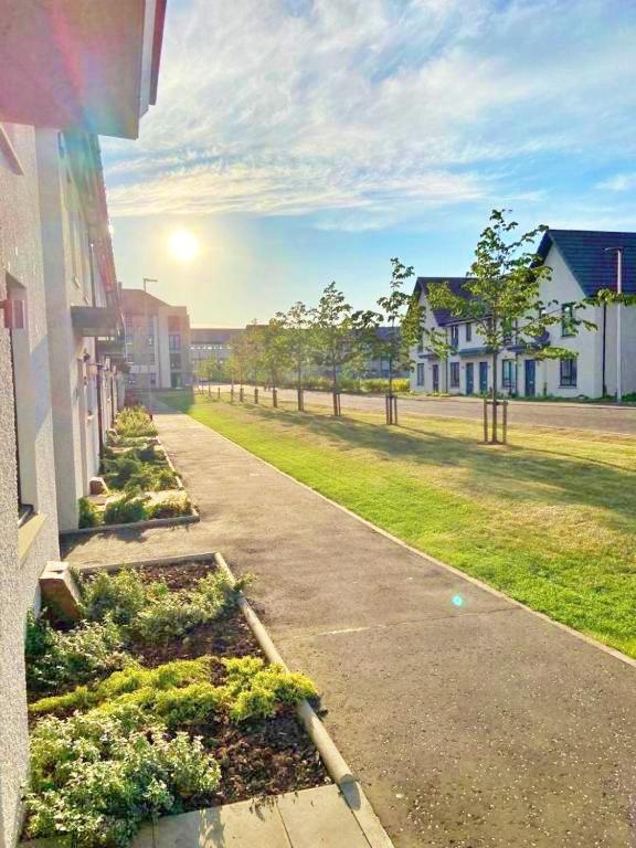 3 bed house with parking near airport - B&B Edinburgh