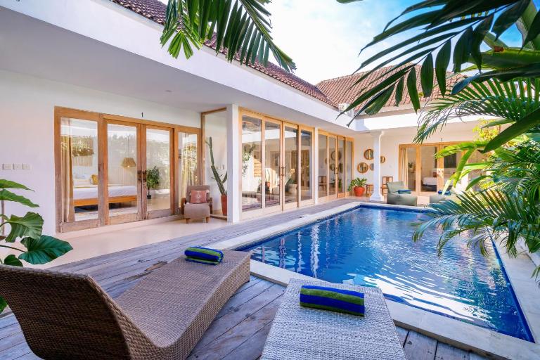 3BR Tramonto Villa Bali - 3 minutes to the beach - B&B Canggu