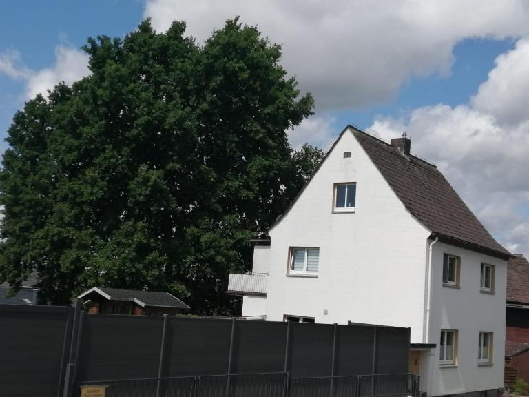 Shiraz-Home das Ferienhaus in Holzminden, 120qm Privatsphäre für ungestörte Erholung - B&B Holzminden