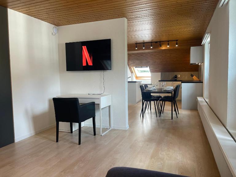 Moderne Dachwohnung im Zentrum von Wald - Chambres d'hôtes Wald