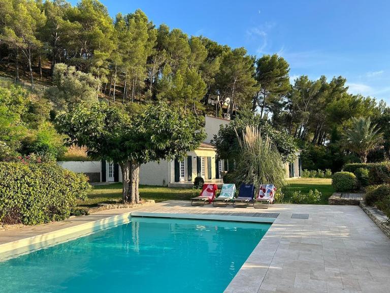 Villa La Ventilière pour 12 Personnes avec Piscine Chauffée, Terrain de Tennis, de Pétanque et Vue Mer - Ferienwohnung Le Beausset