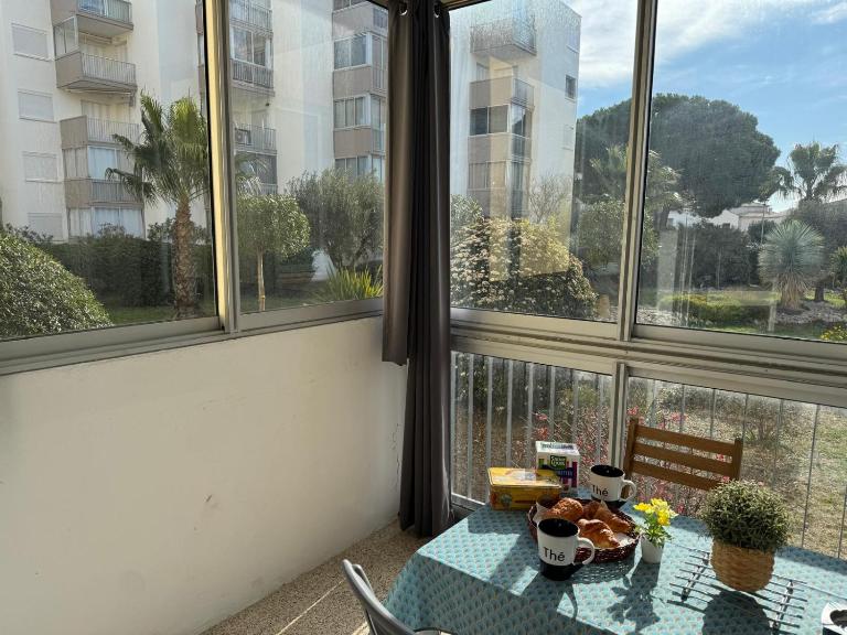 Sol-y-Days Goelette, Agréable appartement en RDC avec parking, proche du centre-ville et de la plage - Ferienwohnung Le Grau-du-Roi