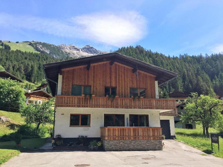 Chalet in Steeg near Ski Slopes - B&B Dürnau