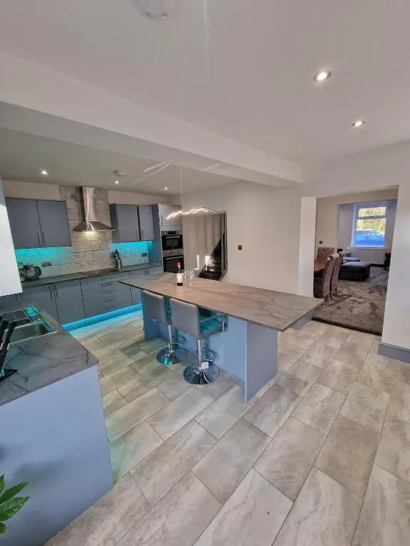 Stunning Modern Riverside Cottage - B&B Aberdulais