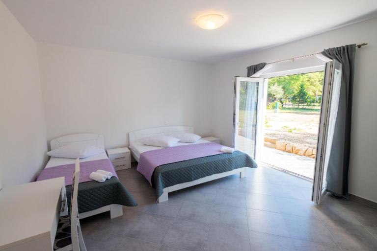 Rujno Apartments - Bed and Breakfast Starigrad