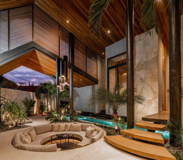 Villa Levante Bali by House of Winds - Tropical Oasis near Canggu - B&B Kerobokan