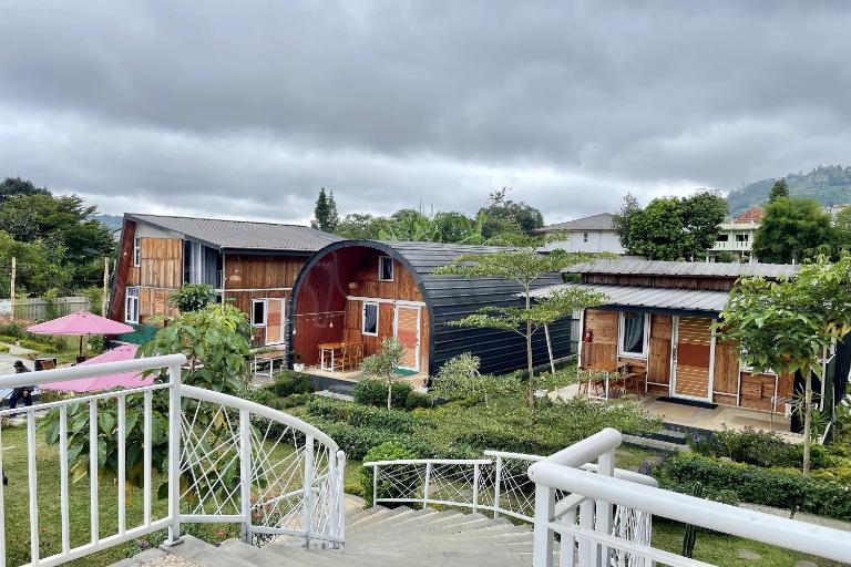 eLKa-eS Villa - B&B Cikareumbi Dua