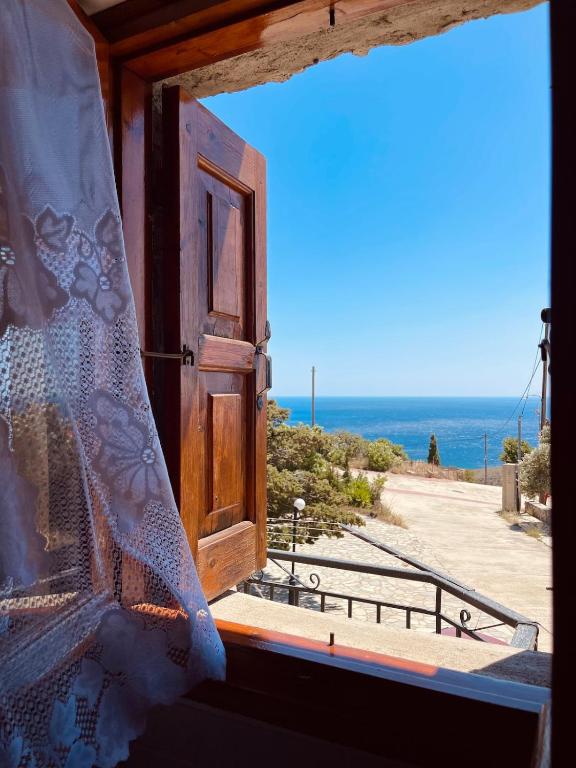 Cretan Hive - B&B Agía Paraskeví