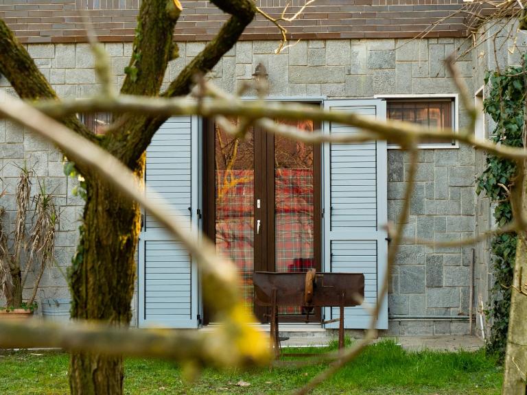 Quiet groundfloor garden apartment close to Milan - SMART WORKING, RELAX, BARBECUE, NETFLIX - B&B Trezzano sul Naviglio