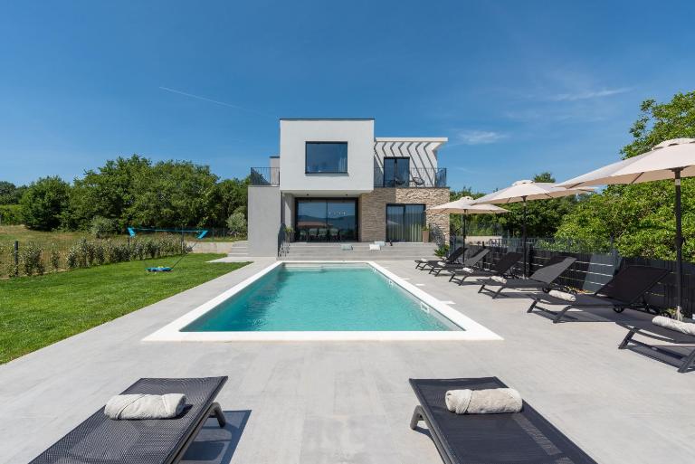Villa Ani for 8 people near Labin Rabac with private pool and children playground - B&B Potpićan