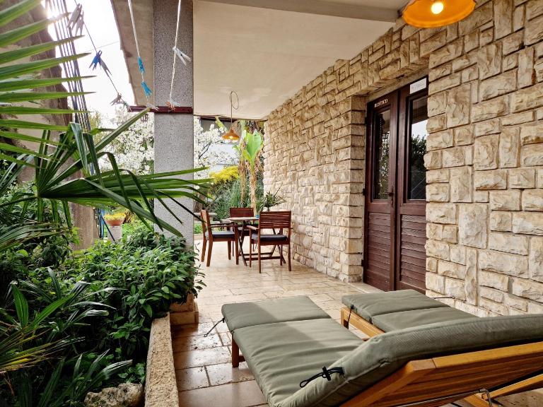 RUSTICO MEDITERRANEO Apartment with large terrace by Villa Mihaela Poreč - Chambres d'hôtes Poreč