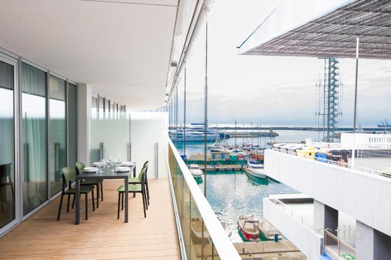 Waterfront Luxury Studio, FREE Parking, AC, NETFLIX & WIFI By Tilo Lux - Bed and Breakfast Genua