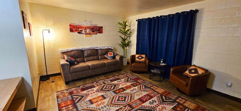 1Bd, King, Brkfst, Large TVs, WD, Sleeps 4, BBQ - B&B Page
