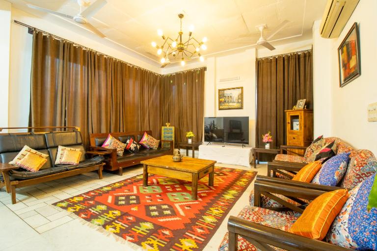 Opulent Antique 6BR Independent Villa in Gurugram - Chambres d'hôtes Gurgaon