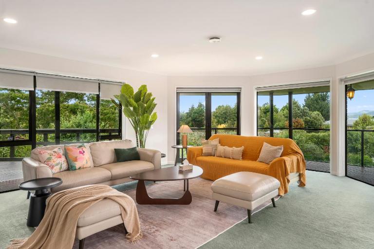 Spacious Rotorua Family Retreat with Huge Garden - Up to 11 Guests - B&B Rotorua