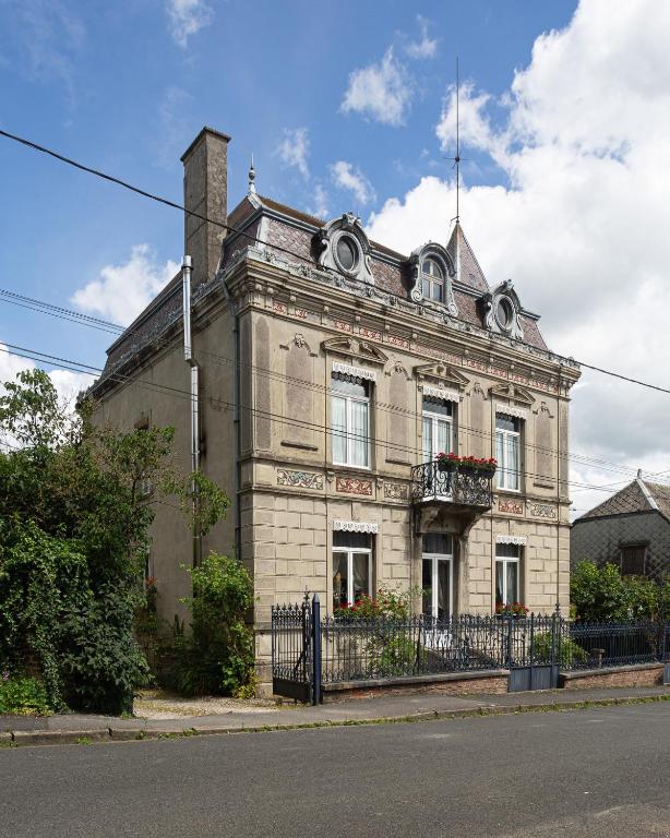 Le Petit Chateau - Ferienwohnung Saint-Michel