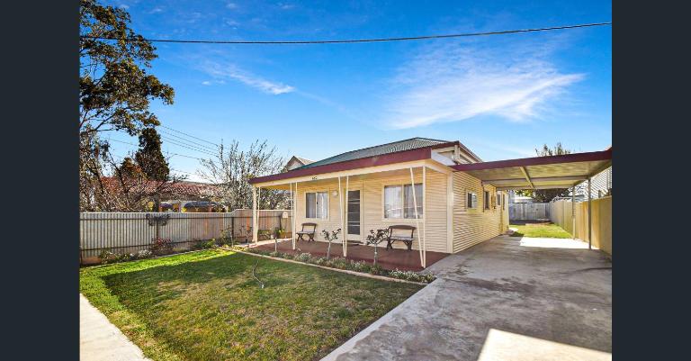 The House with the Golden Gate - B&B Broken Hill