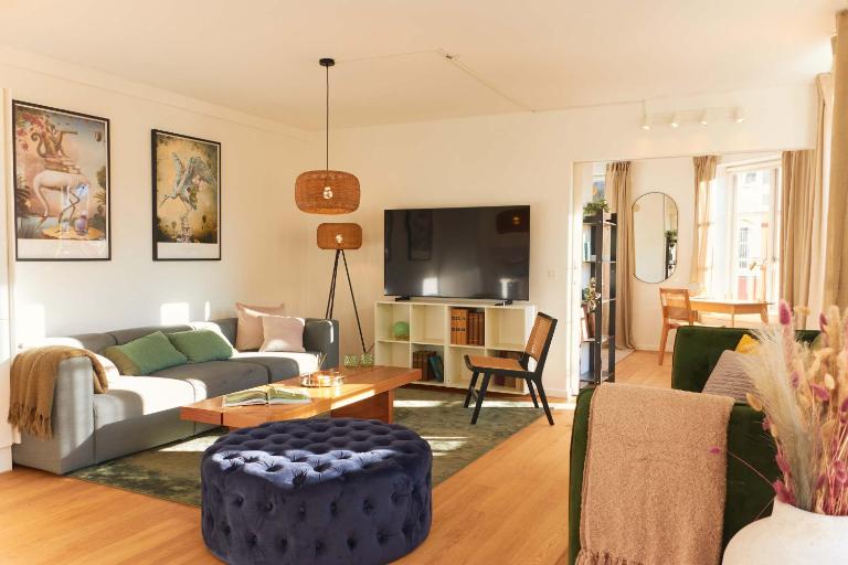 Stunning 2 BR Home on Nyhavn with Private Balcony - B&B Copenhague