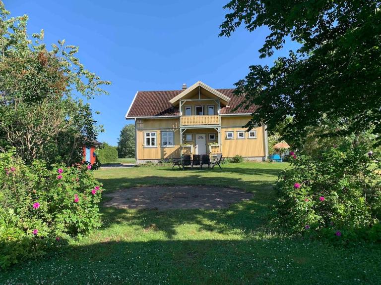 Stort hus på Fen i Ulefoss i rolige omgivelser - B&B Ulefoss