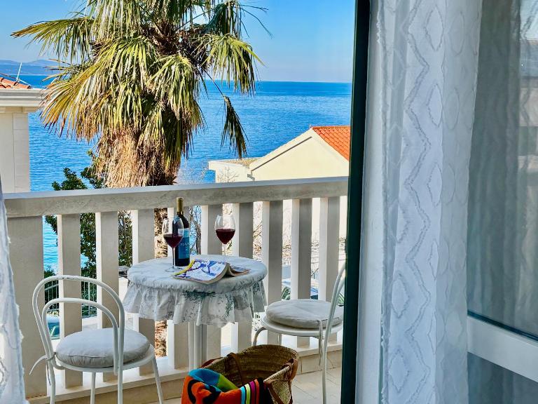 Apartment Toni with sea view and balcony in Brela - Chambres d'hôtes Brela