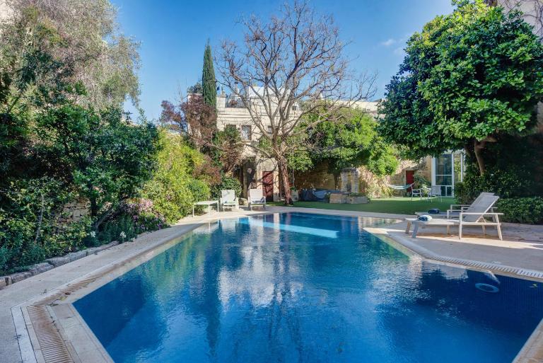 Stunning 5BR Villa with private pool & terrace by 360 Estates - B&B Lija