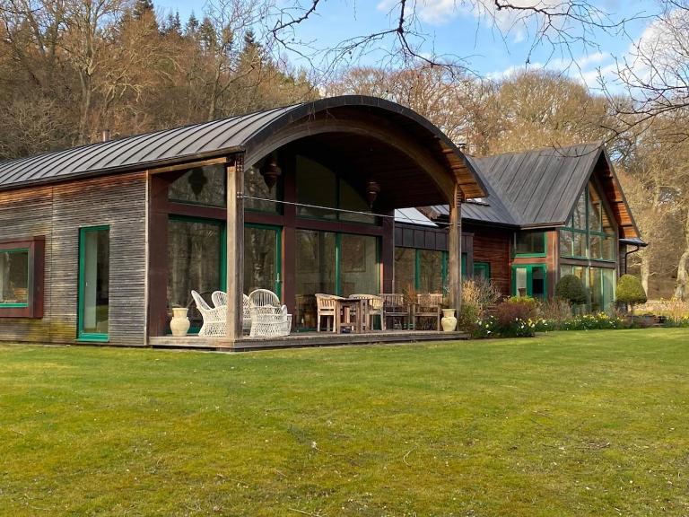 Spacious, cosy 6 bedroom house which sleeps 11 - Chambres d'hôtes Banchory
