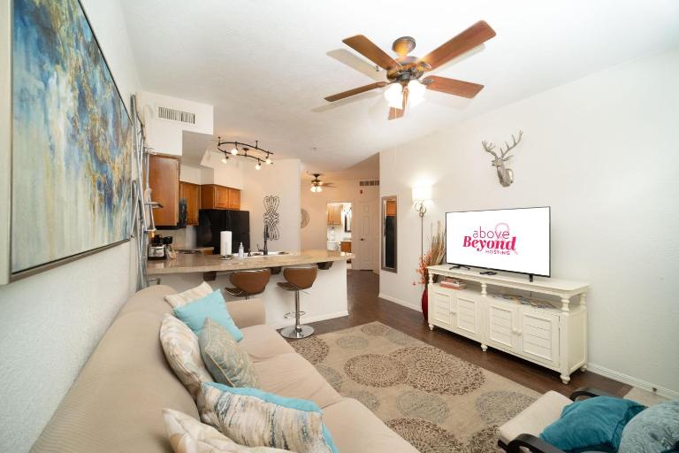 Cozy Enclave Bursting with Amenities - B&B Lago Vista