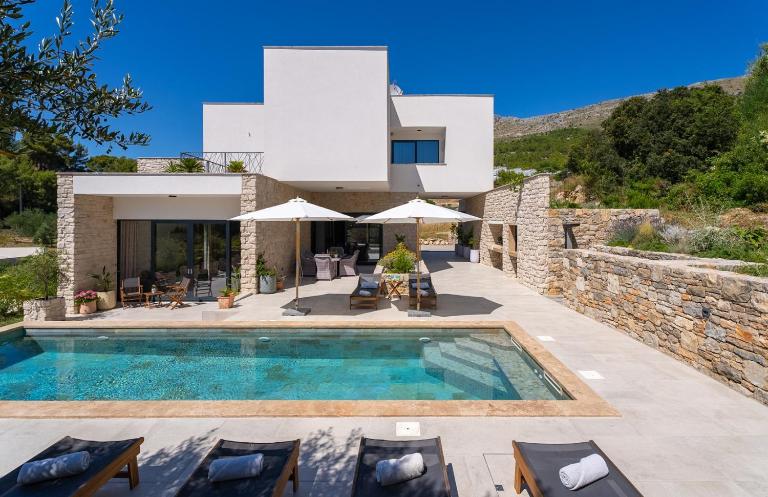Villa Praska with private 28,5 sqm pool, 3 en-suite bedrooms, Sauna, 1km to Beach - Ferienwohnung Podstrana
